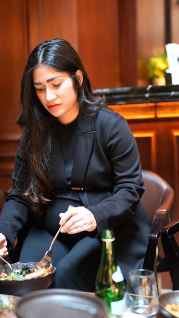 Icha pernah menikah di usia 19 tahun dengan Muhamad Ramadan dan berakhir dengan perceraian.