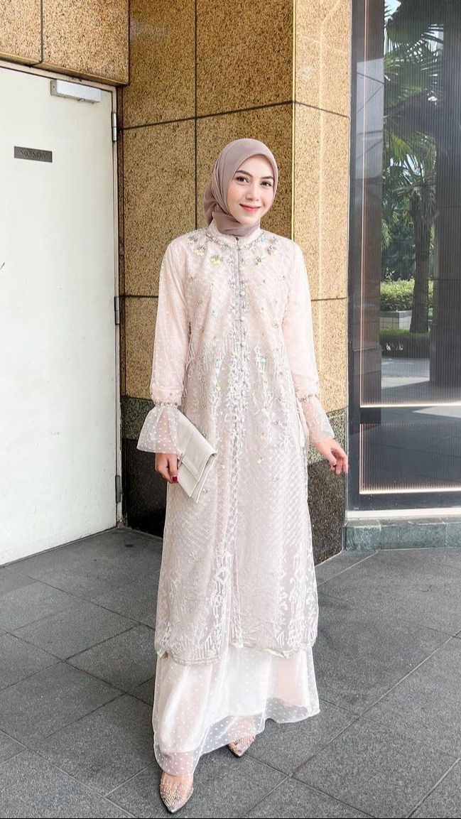 3 Inspirasi Look Hari Raya dengan Warna Soft