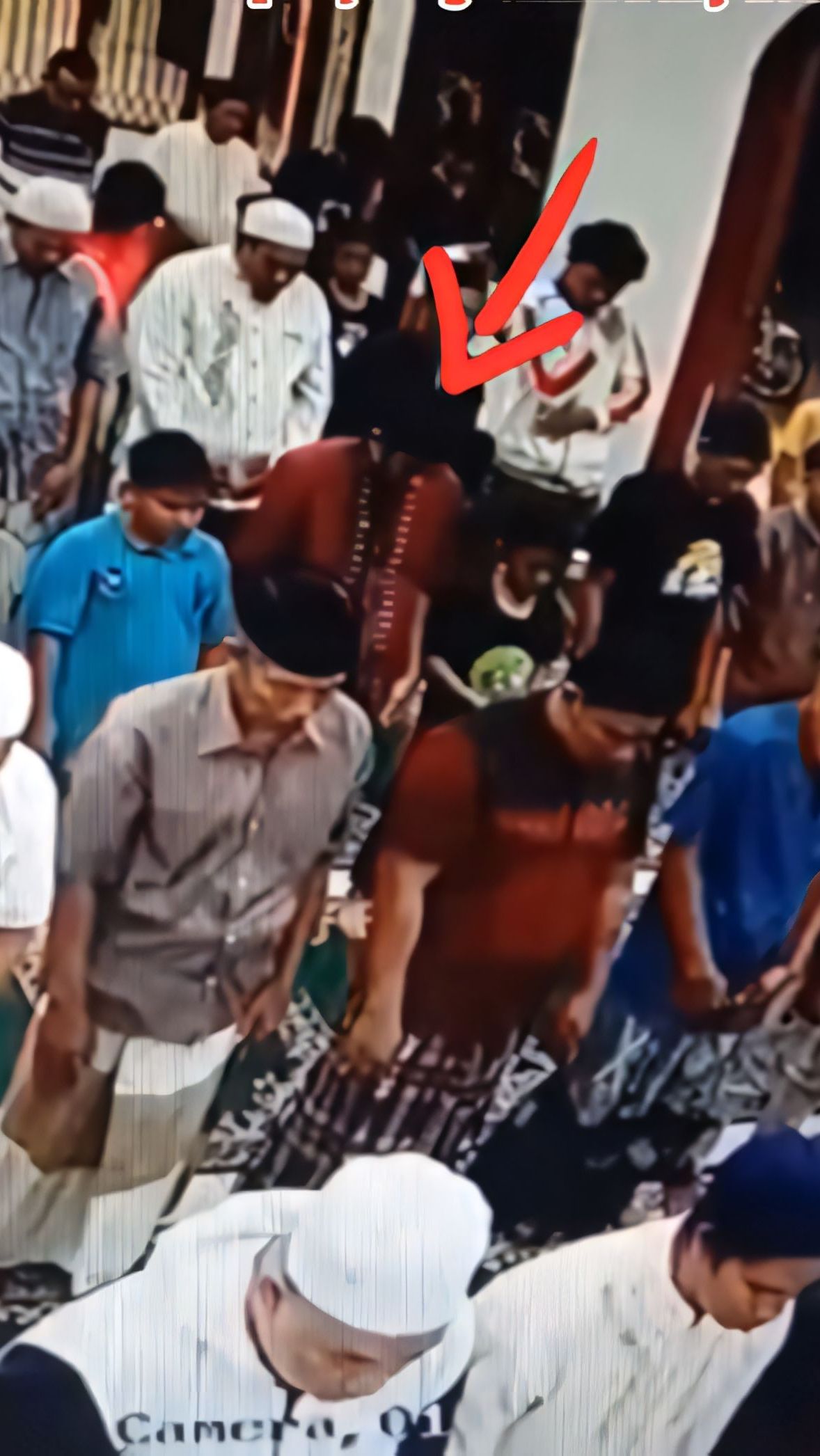 Merinding! Pria Sholat di Masjid Tiba-tiba Ketakutan dan Pingsan