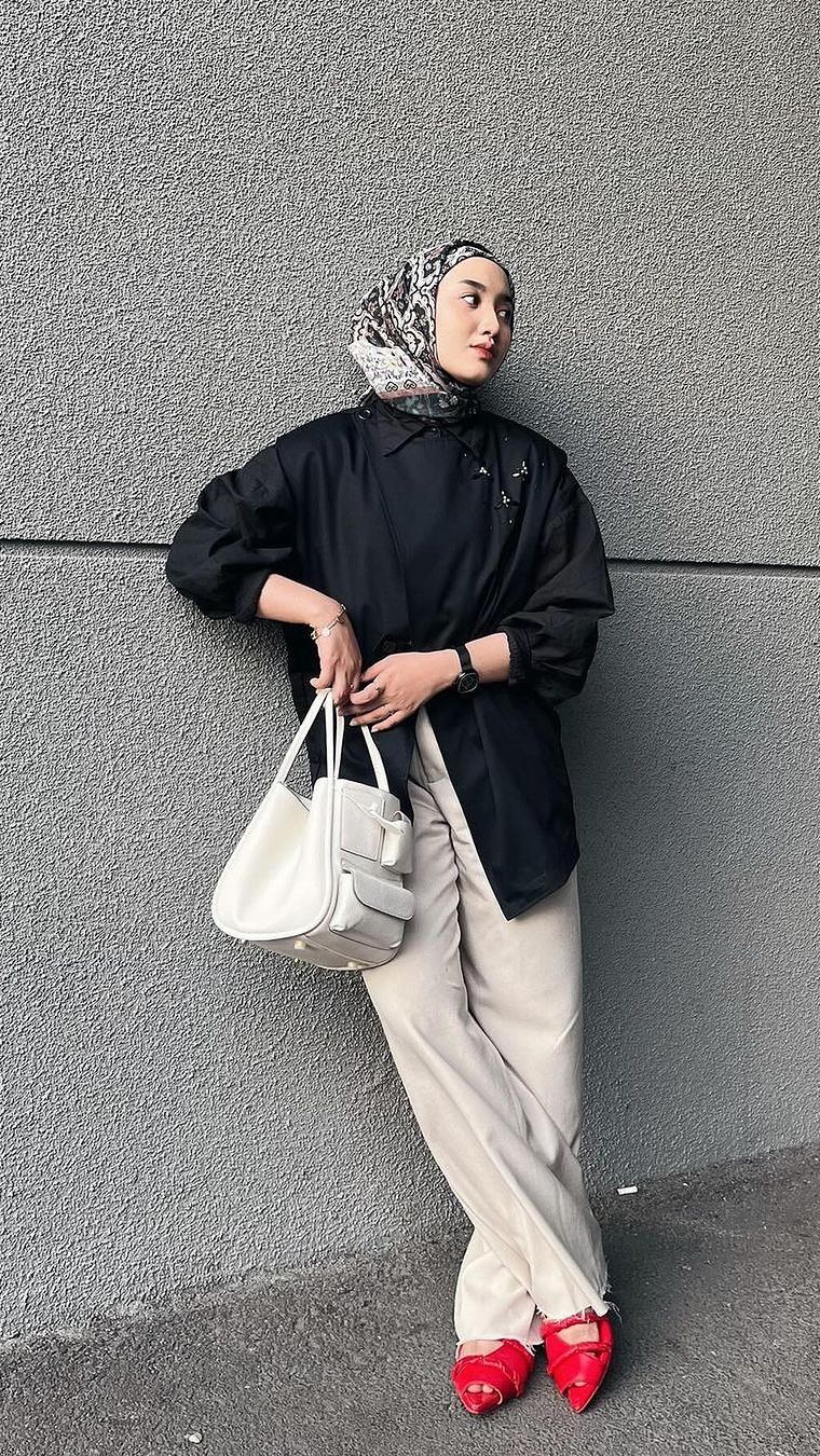 Inspirasi Mix and Match dengan Statement Hitam, Cocok untuk Tampilan Casual hingga Formal