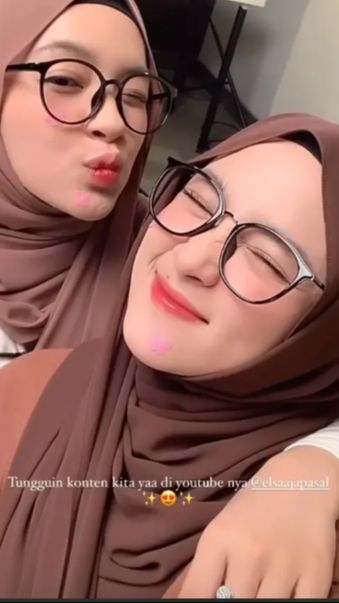Beginilah penampilan Eca Aura kala memakai hijab