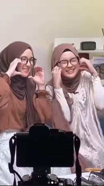 Terlebih kala keduanya disandingkan bersama