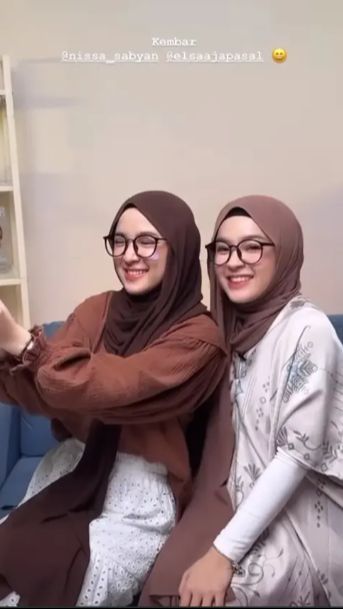 Eca dan Nissa bak saudara kembar yang sulit untuk dibedakan