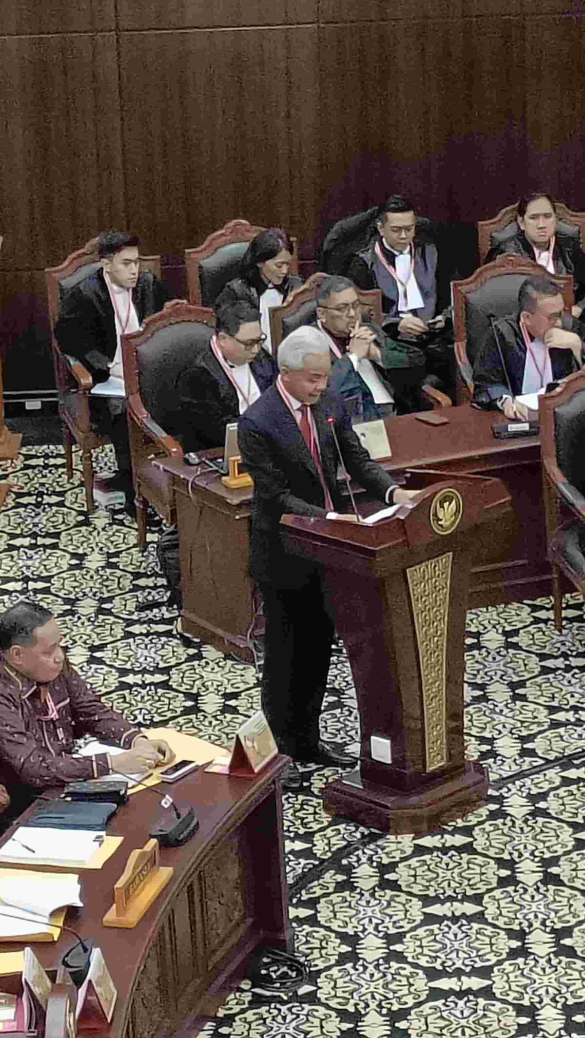 Sidang Perdana PHPU: Tim Hukum Ganjar-Mahfud Nilai Paslon 02 Seharusnya Tak Mendapat Suara