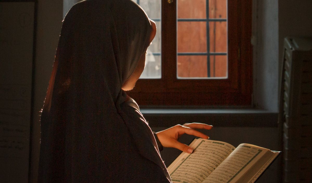 Meriwayatkan 10 Hadis