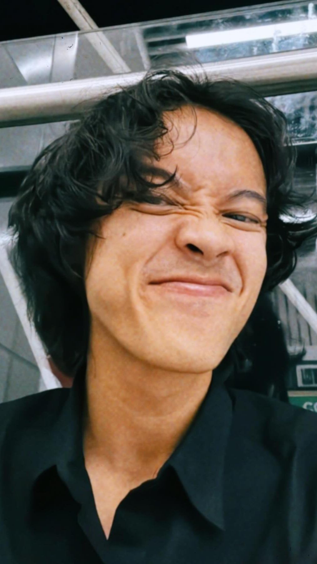 Mantan member boyband yang hits di tahun 2010 tersebut tampak berbeda dengan penampilan sebelumnya