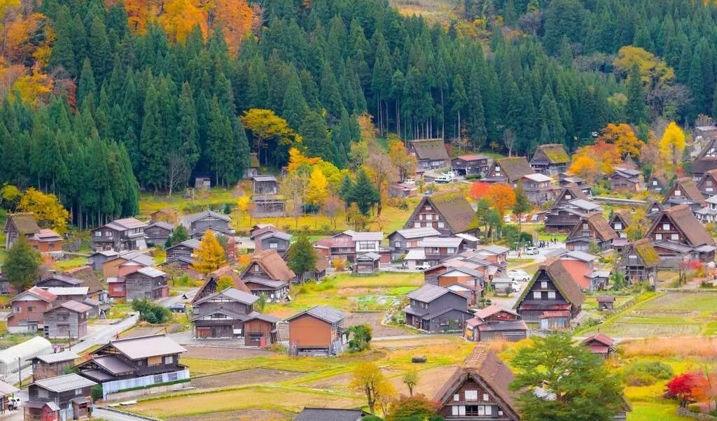 7. Ogimachi, Jepang