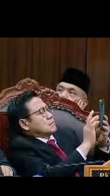 Detik-Detik Cak Imin Ditegur karena Main Ponsel di Sidang Sengketa Pilpres, Ketua MK Beri Peringatan