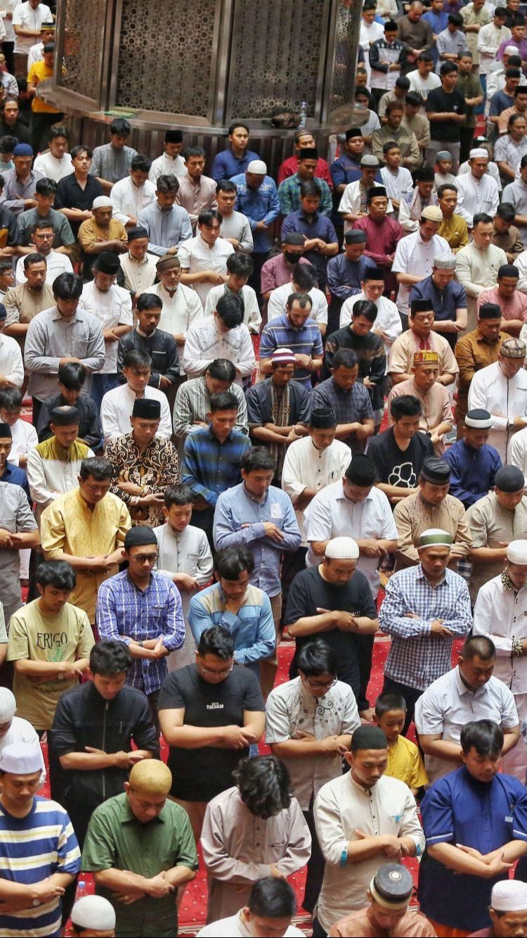 Dahsyatnya 6 Keutamaan Sholat Tarawih pada Malam Lailatul Qadar