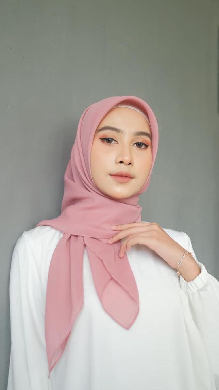 Pertimbangkan Hijab Segiempat untuk Penggunaan yang Fleksibel