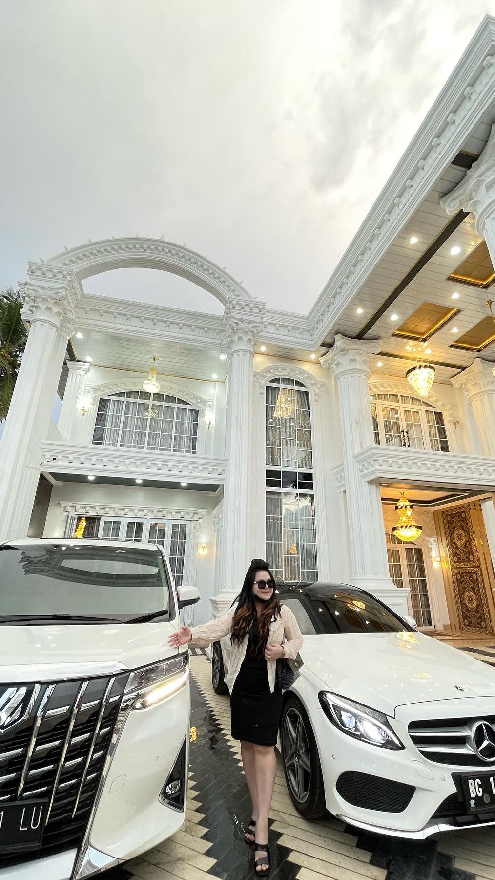 Dulu Guru Honorer Kini Jadi Bos Skincare, Begini Potret Ruang Makan Mami Sultan, Harga Mejanya Setara Mobil