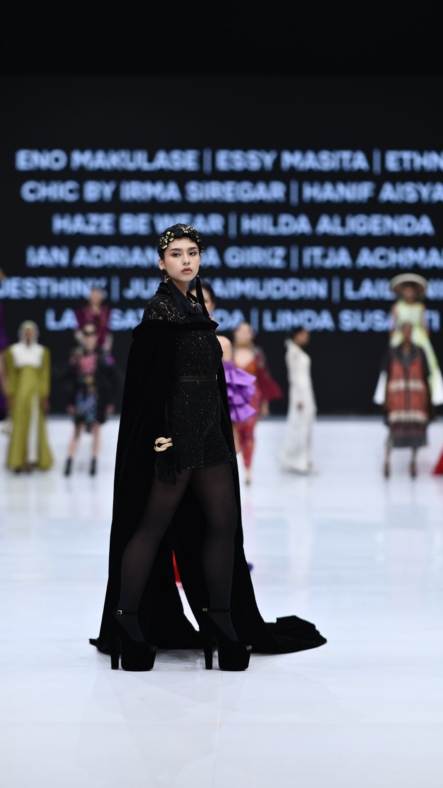 Intip Koleksi Ian Adrian yang  Bawa Sutra Sengkang di IFW 2024