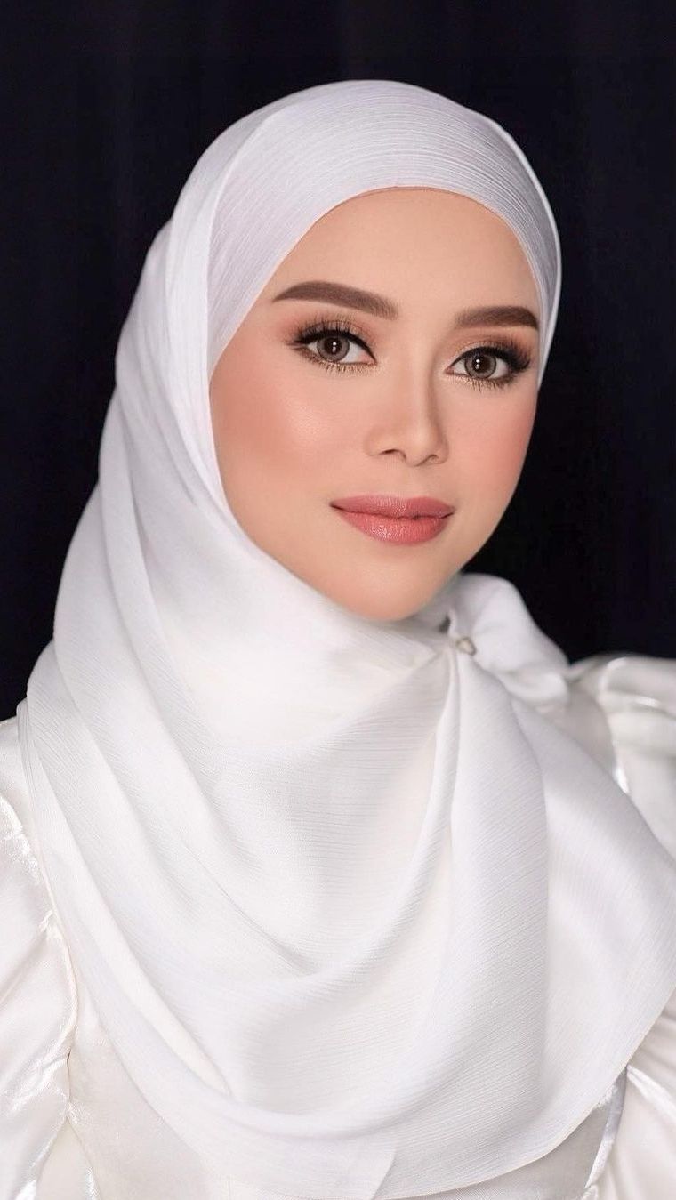 8 Pedangdut Ini Tetap Terlihat Cantik Meski Tampil Berhijab