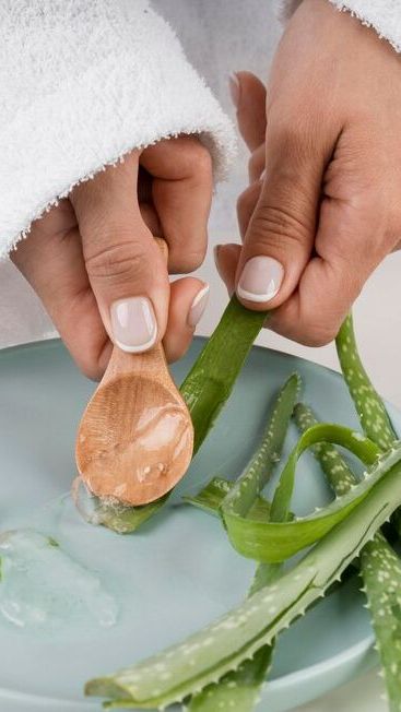 Menggunakan Aloe Vera Gel (Gel Lidah Buaya)