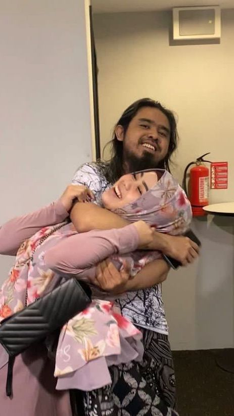 Yuni merupakan perempuan kelahiran 1997, yang berarti baru 17 tahun.