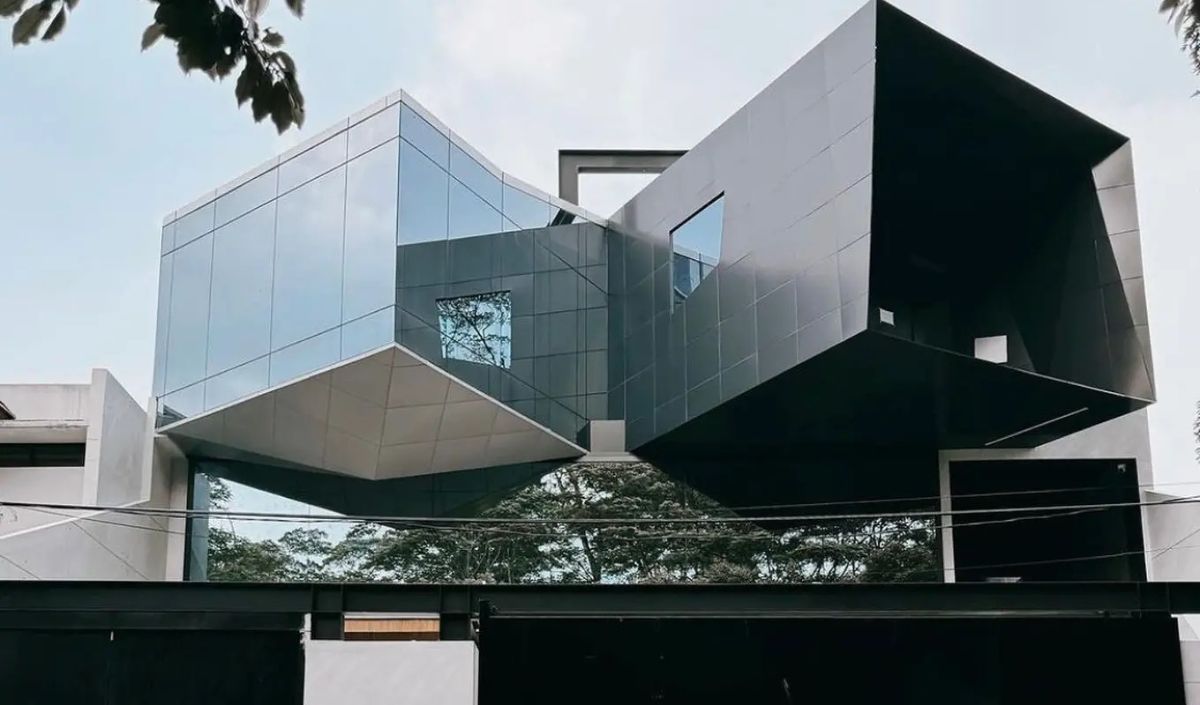 Rumah Aurel Hermansyah