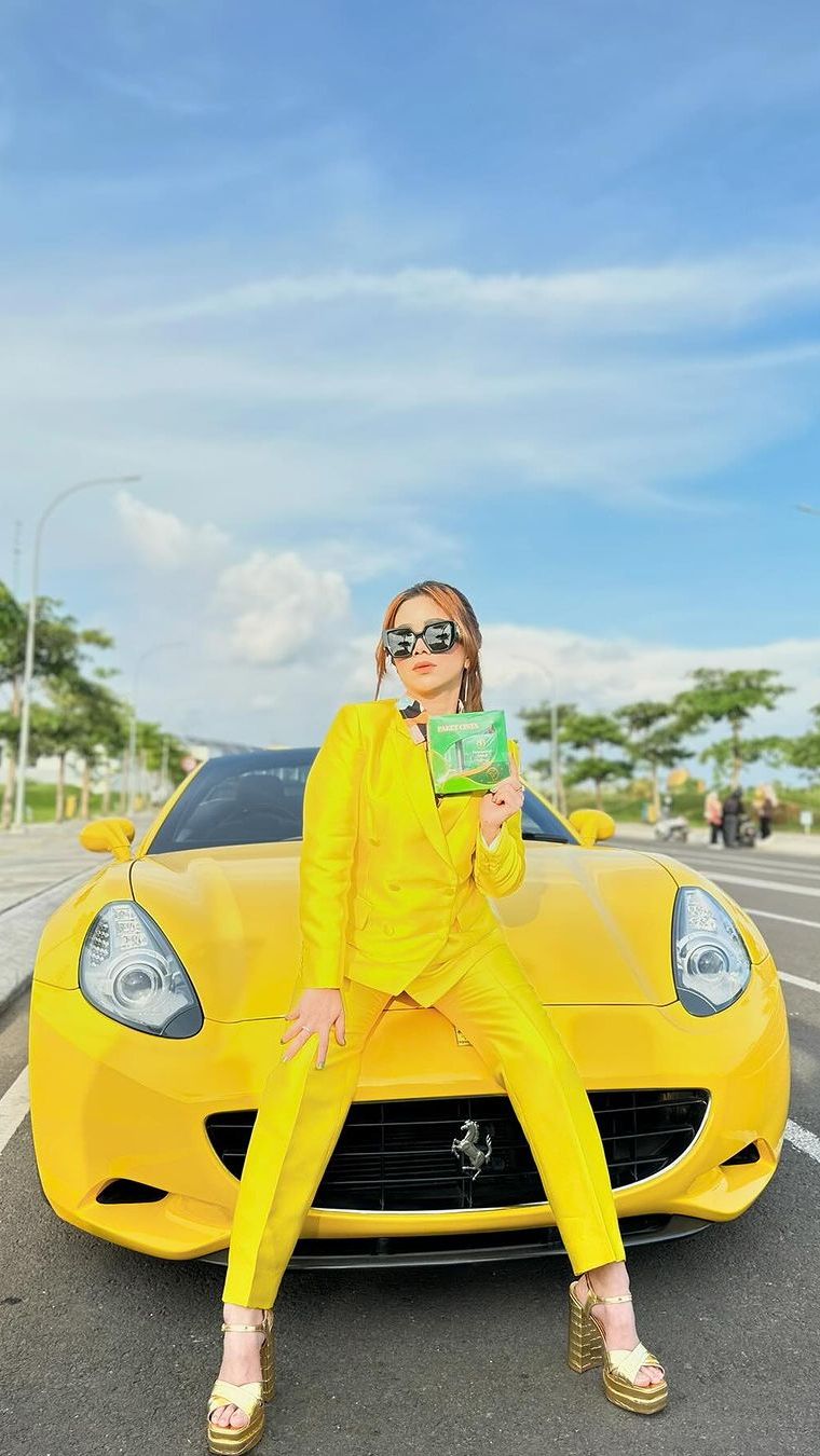 Kekayaan yang melimpah sempat membuat Fenny kerap membagikan gaya hidup mewahnya di medsos.