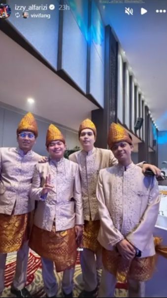 Selain keluarga dan kerabat dekat, hadir pula para personel Kangen Band, Tri Suaka dan Zinidin Zidan
