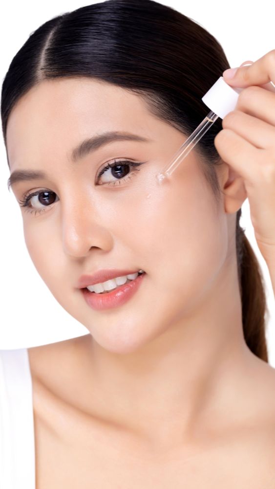 Cara Tepat Pakai Serum dari Dokter Kulit Biar Kulit Glowing Maksimal