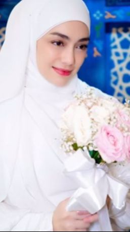 Nyaman Memakai Hijab, Celine Evangelista Blak-blakan Ungkap Agama yang Dianut