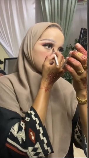 Pengantin Wanita Ini Viral Usai Makeup Sendiri di Hari Pernikahan, Ternyata Hasilnya