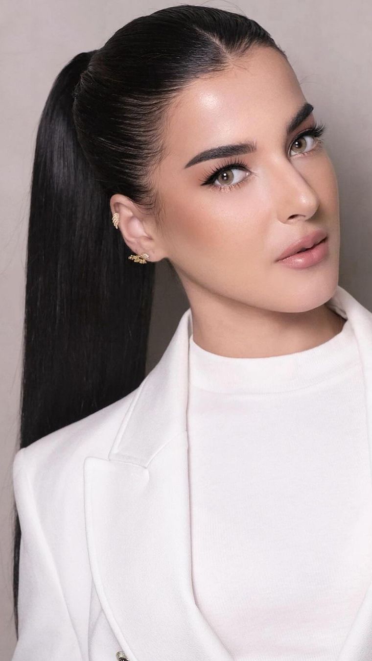 Potret Makeup Tasya Farasya ala The Kardashians Versi Arab