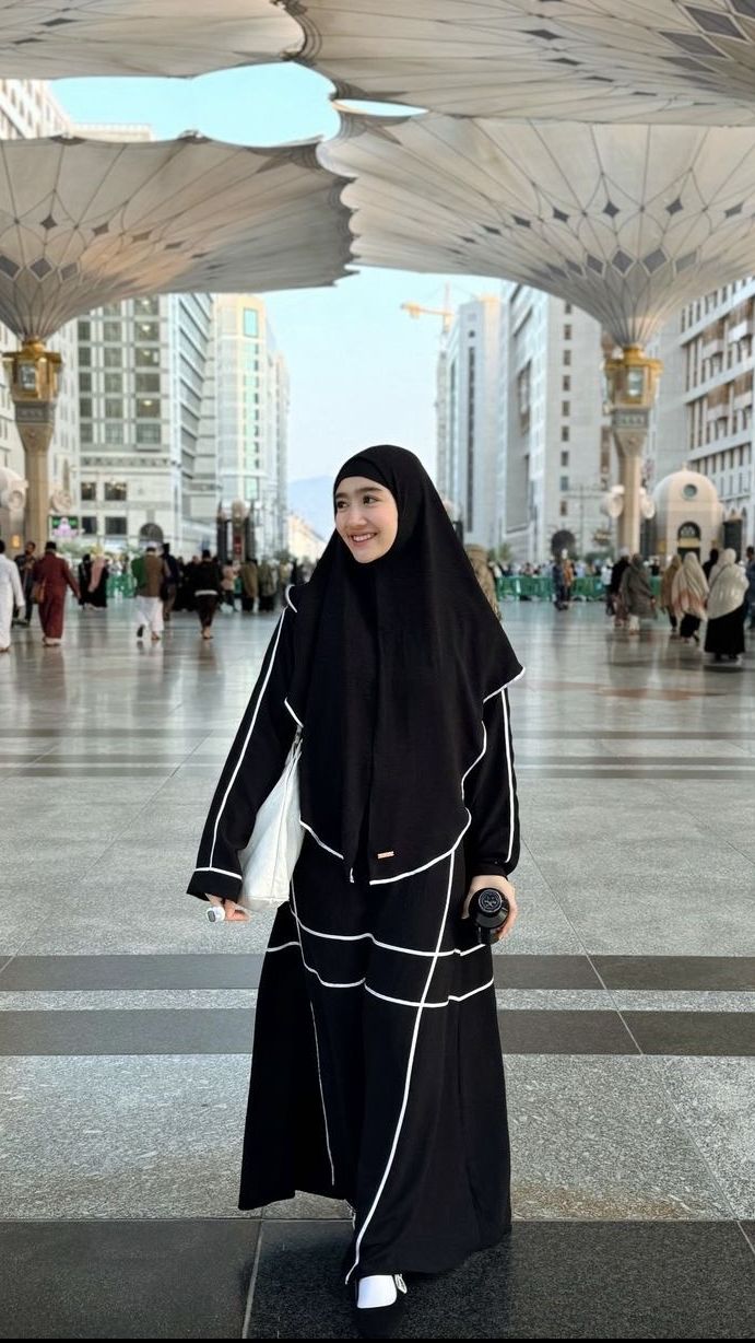 Full Black Abaya, Sederhana namun Tetap Elegan