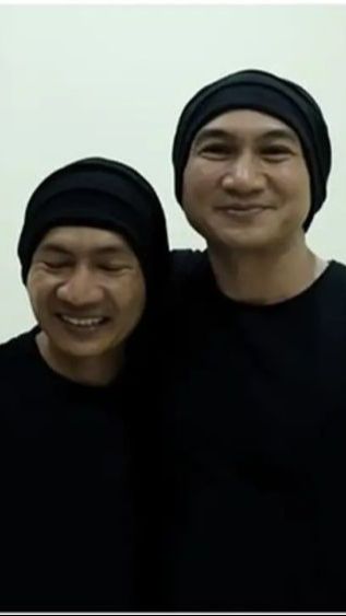 Plek Ketiplek, Potret Momen Artis Foto Bareng Kembarannya yang Viral di Sosmed