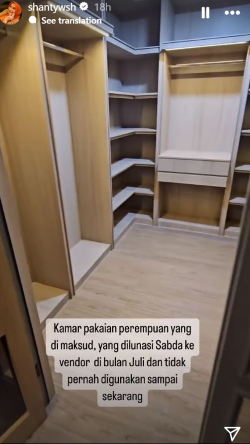 Inilah ruangan pakaian Wulan di rumah Sabda Ahessa