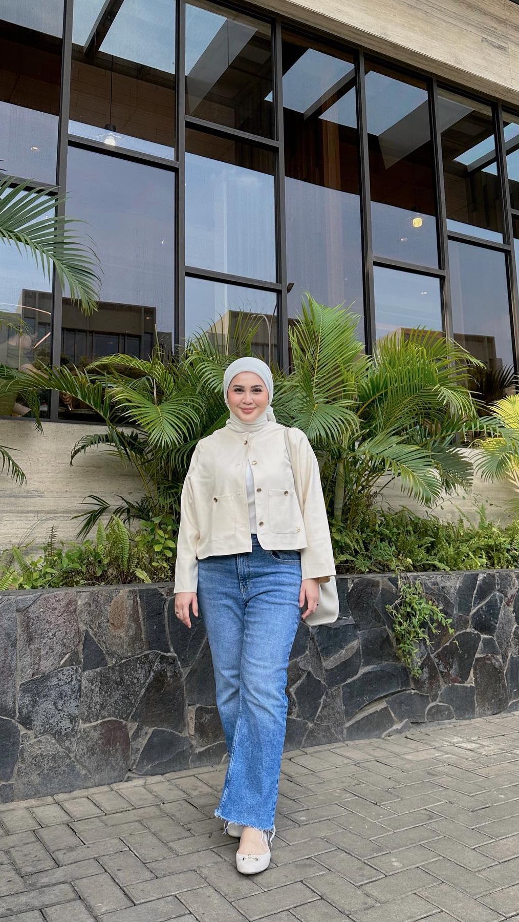 Bahkan tak sedikit netizen yang berharap Aurel belajar tentang fashion style dari Keisha