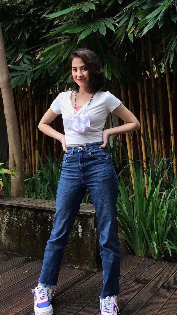 Celana High Waist, Membantu Menyamarkan Pinggul yang Besar