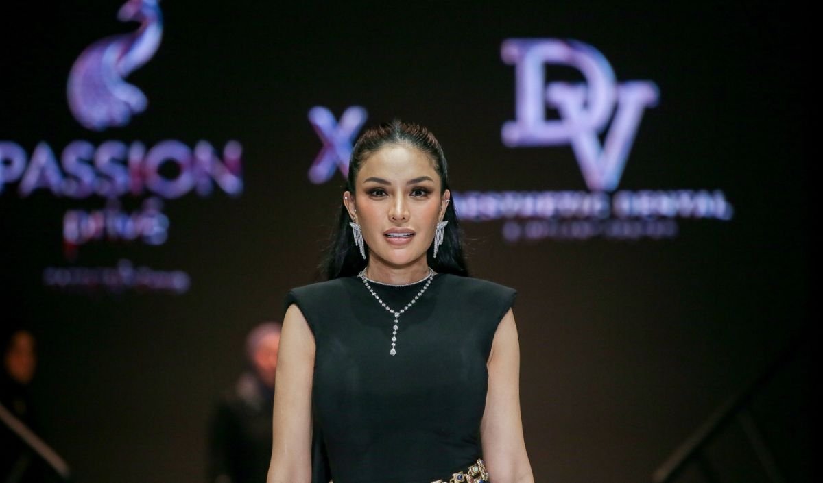 Nikita Mirzani Tak Kalah Menawan