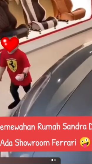 Akun gosip @lambe_danu mengunggah momen ketika Harvey dan sang putra menunjukkan garasi rumahnya.