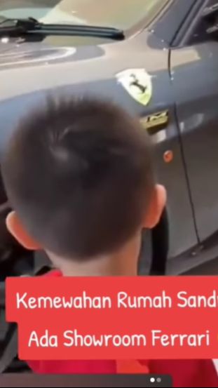 Garasi itu berisi mobil-mobil mewah seperti Ferrari, Roll Royce, dan sebagainya.