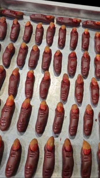 Kue Lebaran Berbentuk Potongan Jari Manusia Berdarah dengan Kuku Panjang, Melihatnya Saja Merinding Apalagi Memakannya