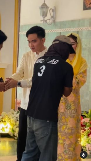 Pendukung Ganjar-Mahfud Ikut Salaman di Open House, Reaksi Gibran di Luar Dugaan