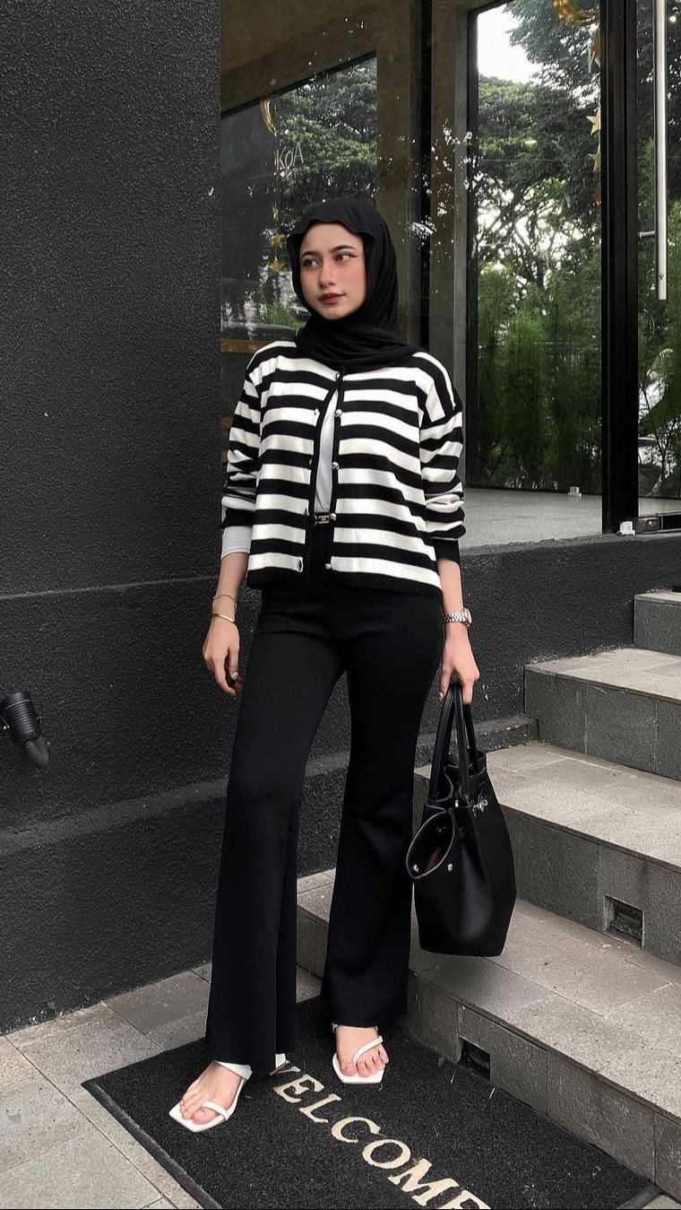 Tampil Stylish dan Casual dengan Atasan Stripe, Intip 3 Look Ini