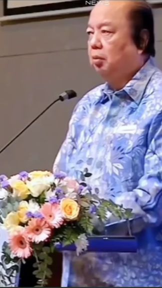Selanjutnya Dato Sri Tahir sarapan dan mulai melihat perkembangan dunia melalui berita. Ia selalu mengupgrade pengetahuannya dengan berbagai informasi terkini