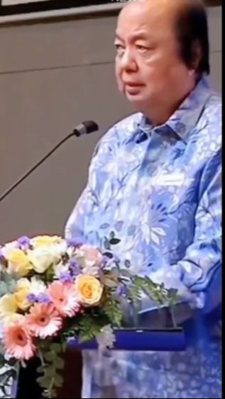 Semua aktivitas tersebut harus selesai sebelum jam makan malam tiba. Sebab Dato Sri Tahir selalu makan malam bersama keluarga