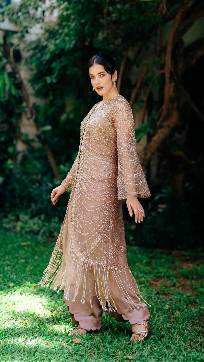 Potret Tasya Farasya dan Tasyi Athasyia Saat Lebaran, Tak Satu Frame tapi Pakai Outfit Senada