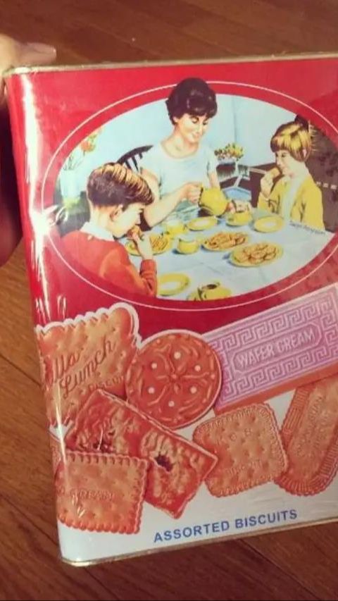 Inikah Jawaban Misteri Tak Ada Ayah di Gambar Kaleng Khong Guan? Bukan Ibunya Janda atau Tak Masuk Frame
