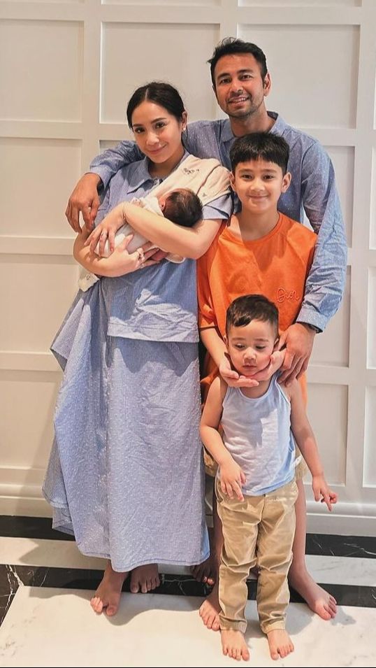 Potret Cantik Lily, Anak Adopsi Raffi Nagita dengan Bandana Pink, Disebut Bak Bidadari Surga