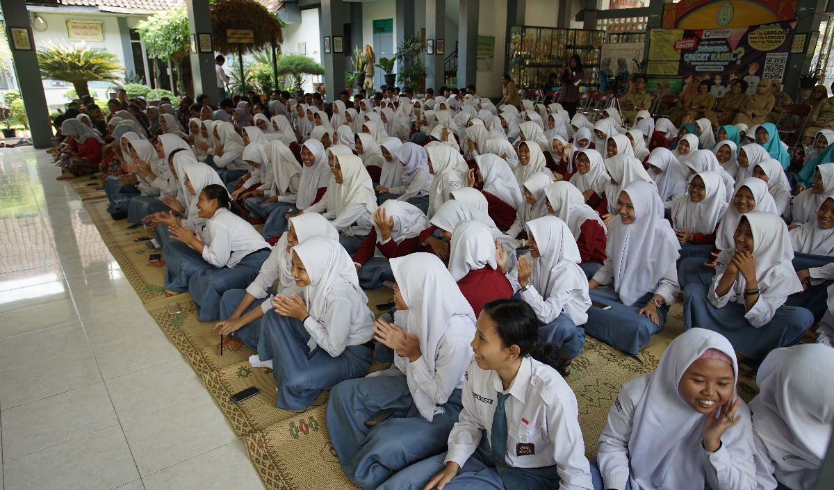 Aturan waktu penggunaan seragam sekolah