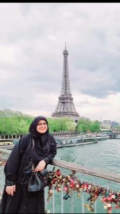 Ia pun kerap berbagi momen seru saat berlibur ke berbagai negara