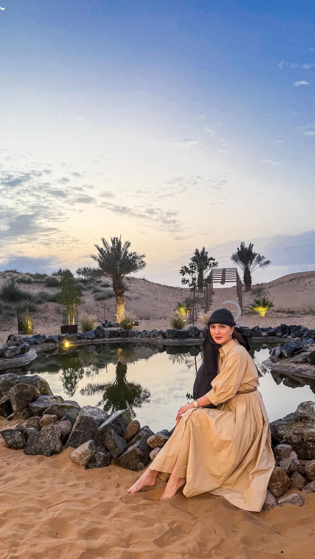 Shandy Aulia tampil stylish kala berfoto di salah satu tempat wisata di Dubai