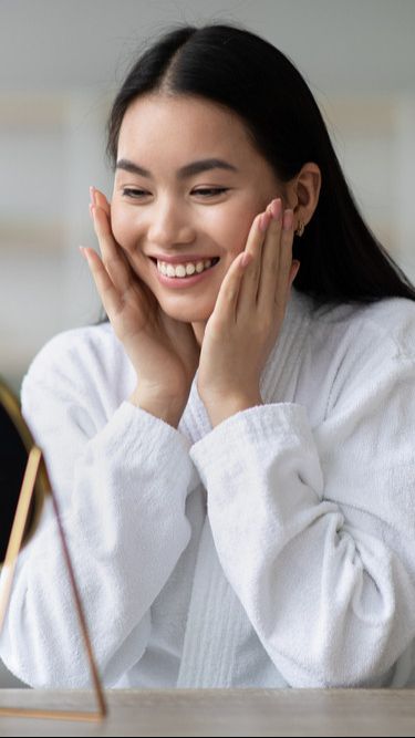 1. Hindari Skincare yang Mengandung Retinoic Acid dan Hydroquinone