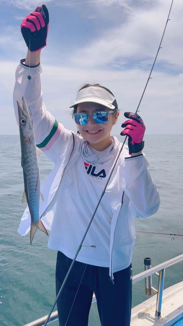 Intip Momen 'Healing' Prilly Latuconsina,Tetap Modis Saat Memancing