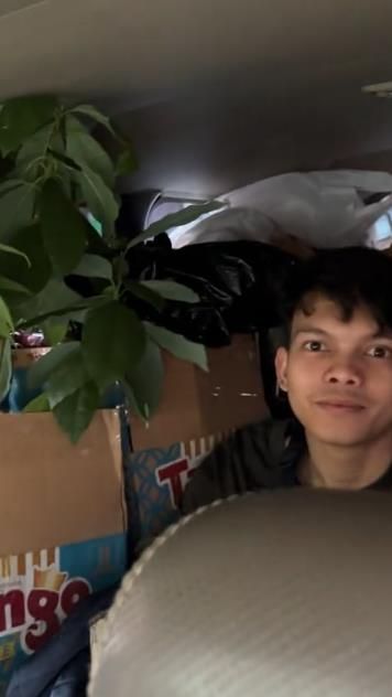 Momen Mudik Emak-emak Ini Bikin Heboh, Segala Barang di Rumah Dibawa Pulang Termasuk Sebatang Pohon, Netizen: Mudik Apa Diusir Sih?