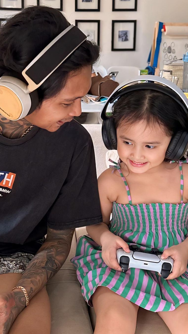 Potret Cantik Putri Young Lex Zaenab Alexander,  Pose Santuynya Suka Ikuti Sang Ayah