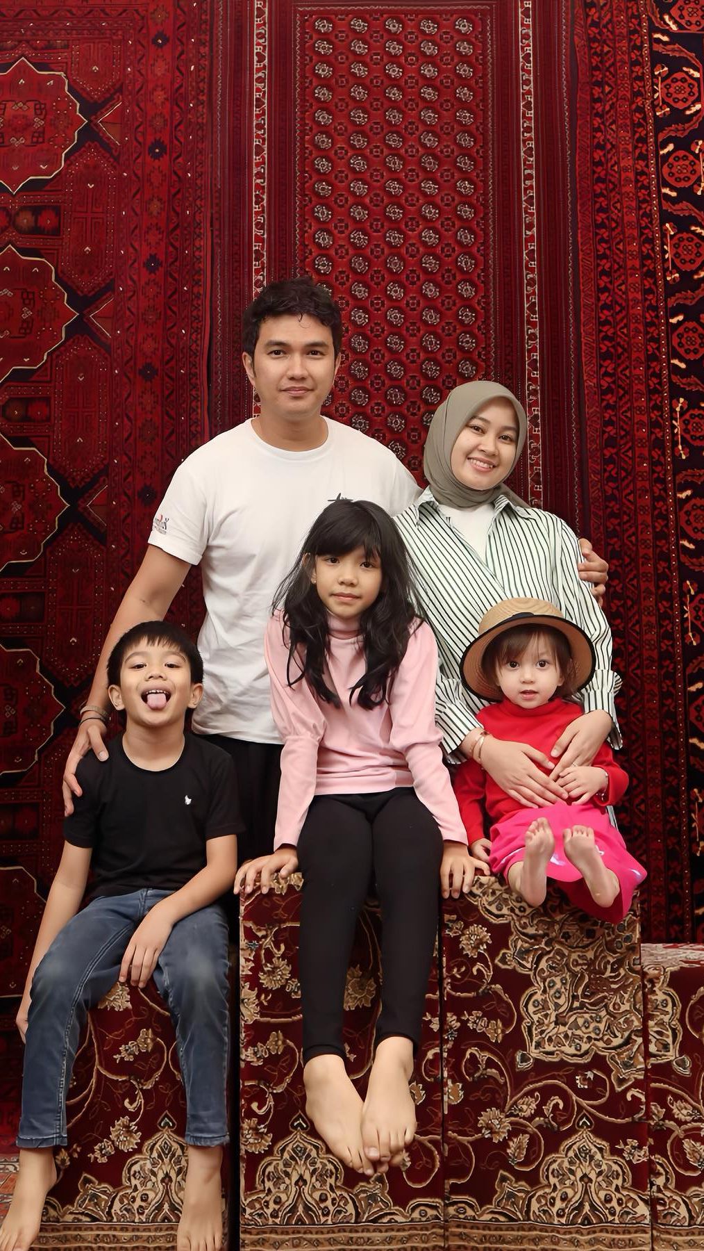 Dari pernikahan tersebut keduanya telah dikaruniai tiga orang anak